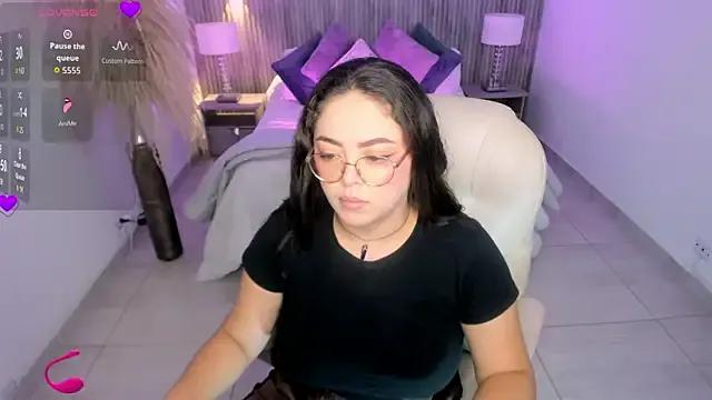 emmy_walker on StripChat 