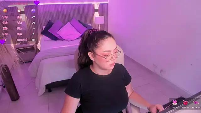 emmy_walker on StripChat 