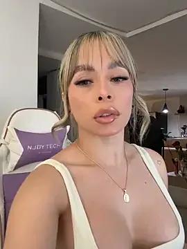 Holli_woul on StripChat 