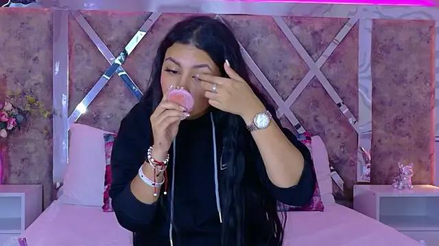 Private Larabrooks on StripChat