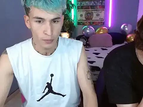 Freechat Latin_boysxxxx on StripChat