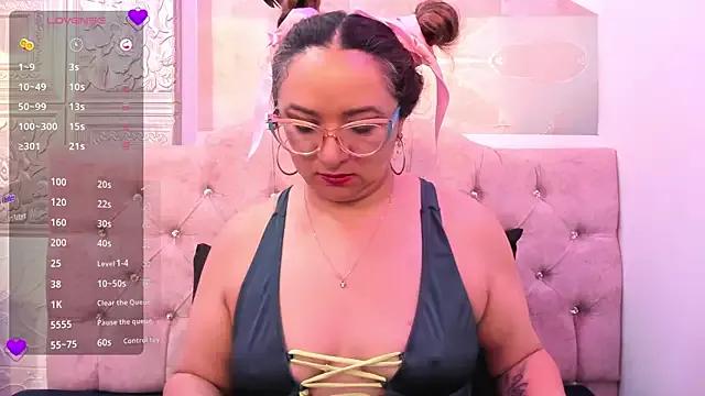 leyla_smithh on StripChat 