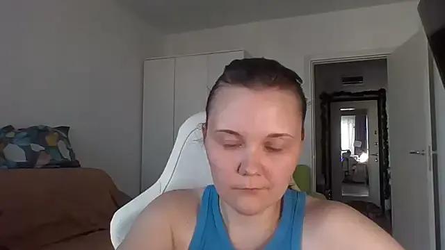 Freechat Qaynii on StripChat