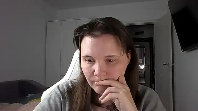 Freechat Qaynii on StripChat