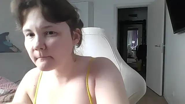 Freechat Qaynii on StripChat