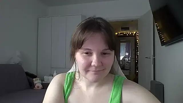 Freechat Qaynii on StripChat