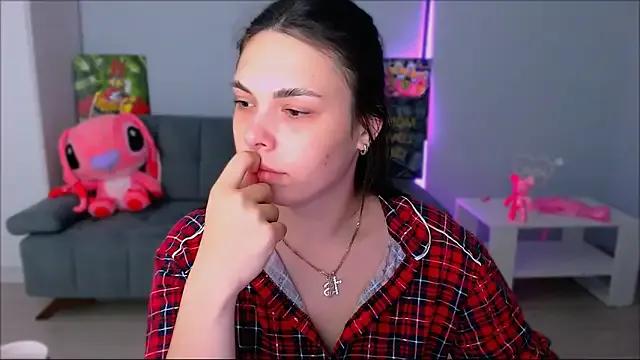 Freechat queenofthesense_ on StripChat