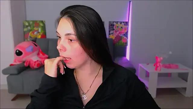 Freechat queenofthesense_ on StripChat