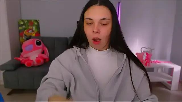 Freechat queenofthesense_ on StripChat