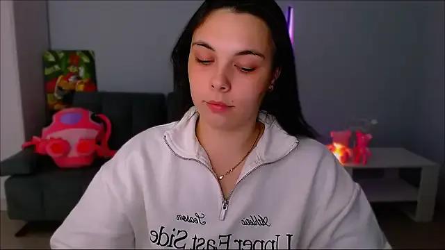 Freechat queenofthesense_ on StripChat