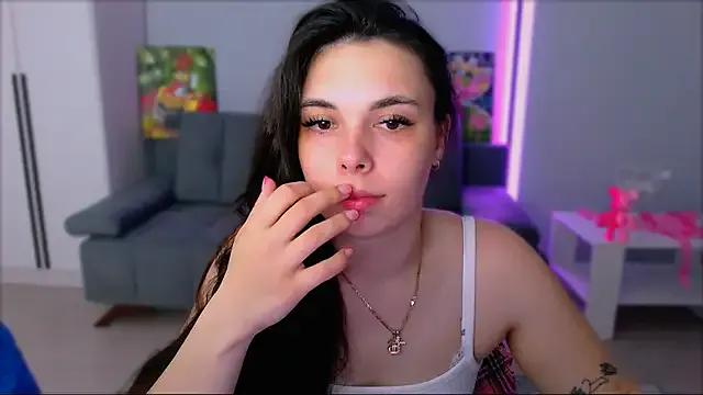 Freechat queenofthesense_ on StripChat