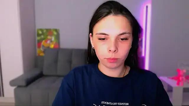 Freechat queenofthesense_ on StripChat