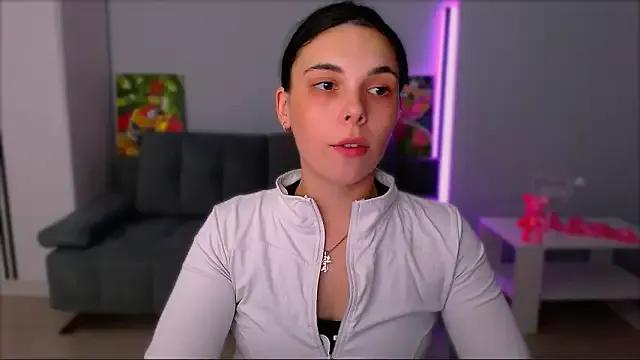 Freechat queenofthesense_ on StripChat