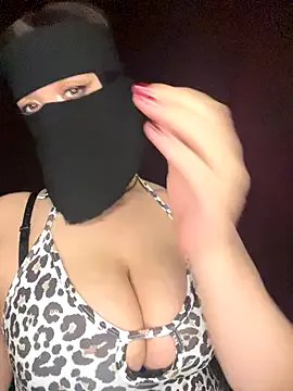 RooVaaN-Xx on StripChat 